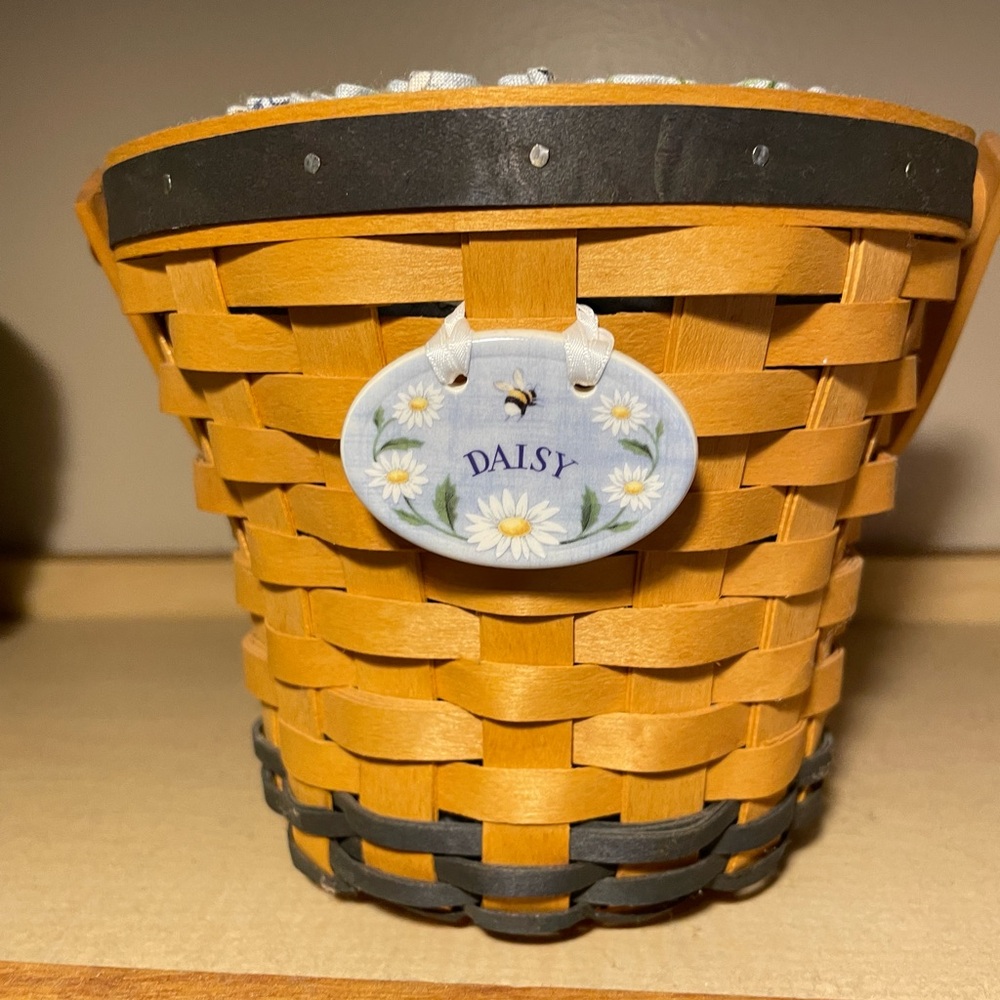 Longaberger May 1999 Daisy series round basket with handle